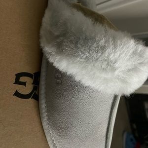 Size six never worn brand new slippers